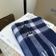 Burberry · 巴宝莉围巾❗️好看的要疯掉了,太有型太有魅力了❗️❗️非常斯文时尚的秋冬单品!真的很喜欢,非常Cl Burberry · 巴宝莉围巾❗️好看的要疯掉了,太有型太有魅力了❗️❗️非常斯文时尚的秋冬单品!真的很喜欢,非常Cl