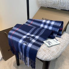 Burberry · 巴宝莉围巾❗️好看的要疯掉了,太有型太有魅力了❗️❗️非常斯文时尚的秋冬单品!真的很喜欢,非常Cl Burberry · 巴宝莉围巾❗️好看的要疯掉了,太有型太有魅力了❗️❗️非常斯文时尚的秋冬单品!真的很喜欢,非常Cl