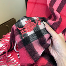 Burberry · 巴宝莉围巾❗️好看的要疯掉了,太有型太有魅力了❗️❗️非常斯文时尚的秋冬单品!真的很喜欢,非常Cl Burberry · 巴宝莉围巾❗️好看的要疯掉了,太有型太有魅力了❗️❗️非常斯文时尚的秋冬单品!真的很喜欢,非常Cl