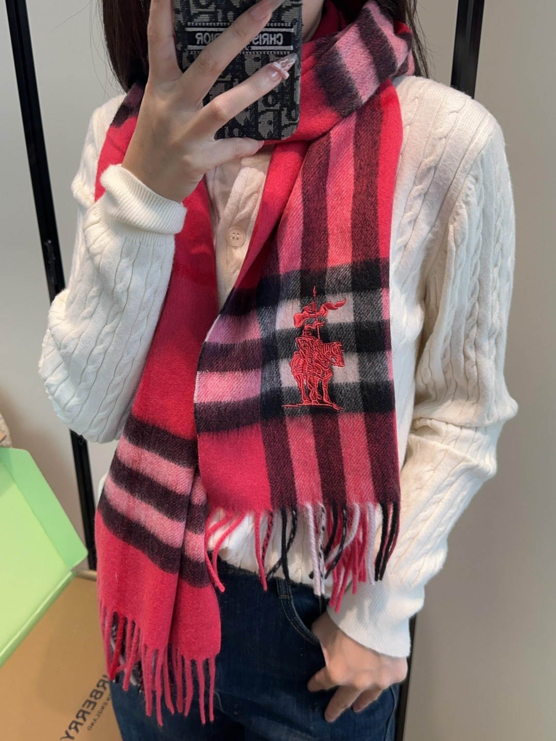 Burberry · 巴宝莉围巾❗️好看的要疯掉了,太有型太有魅力了❗️❗️非常斯文时尚的秋冬单品!真的很喜欢,非常Cl Burberry · 巴宝莉围巾❗️好看的要疯掉了,太有型太有魅力了❗️❗️非常斯文时尚的秋冬单品!真的很喜欢,非常Cl