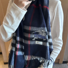 Burberry · 巴宝莉围巾❗️好看的要疯掉了,太有型太有魅力了❗️❗️非常斯文时尚的秋冬单品!真的很喜欢,非常Cl Burberry · 巴宝莉围巾❗️好看的要疯掉了,太有型太有魅力了❗️❗️非常斯文时尚的秋冬单品!真的很喜欢,非常Cl