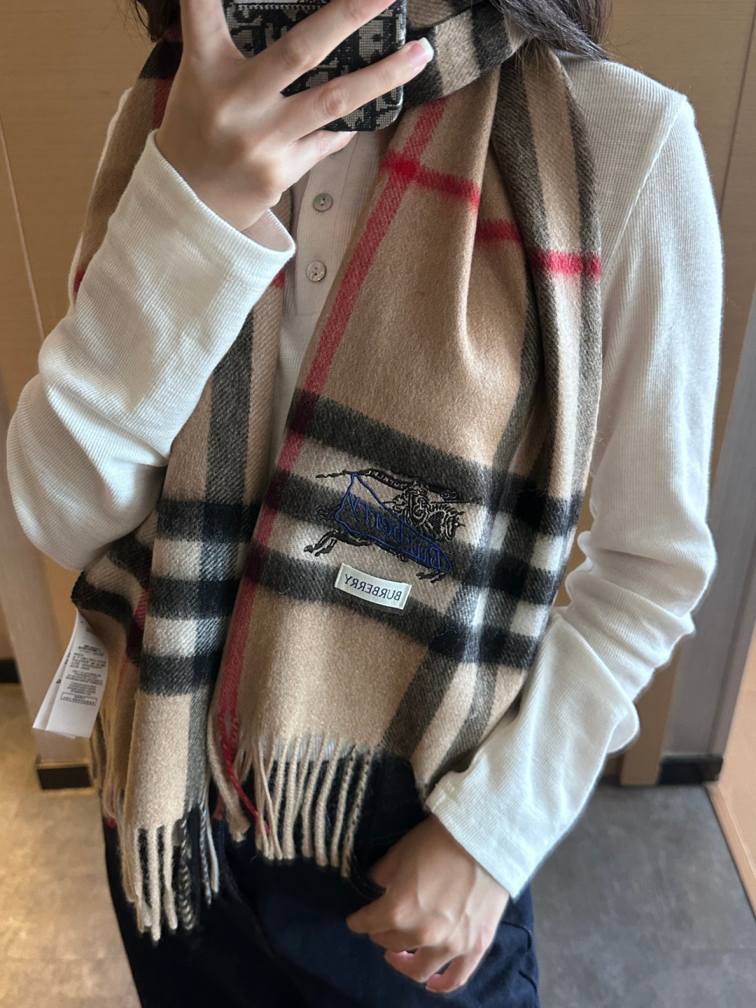 Burberry · 巴宝莉围巾❗️好看的要疯掉了,太有型太有魅力了❗️❗️非常斯文时尚的秋冬单品!真的很喜欢,非常Cl Burberry · 巴宝莉围巾❗️好看的要疯掉了,太有型太有魅力了❗️❗️非常斯文时尚的秋冬单品!真的很喜欢,非常Cl