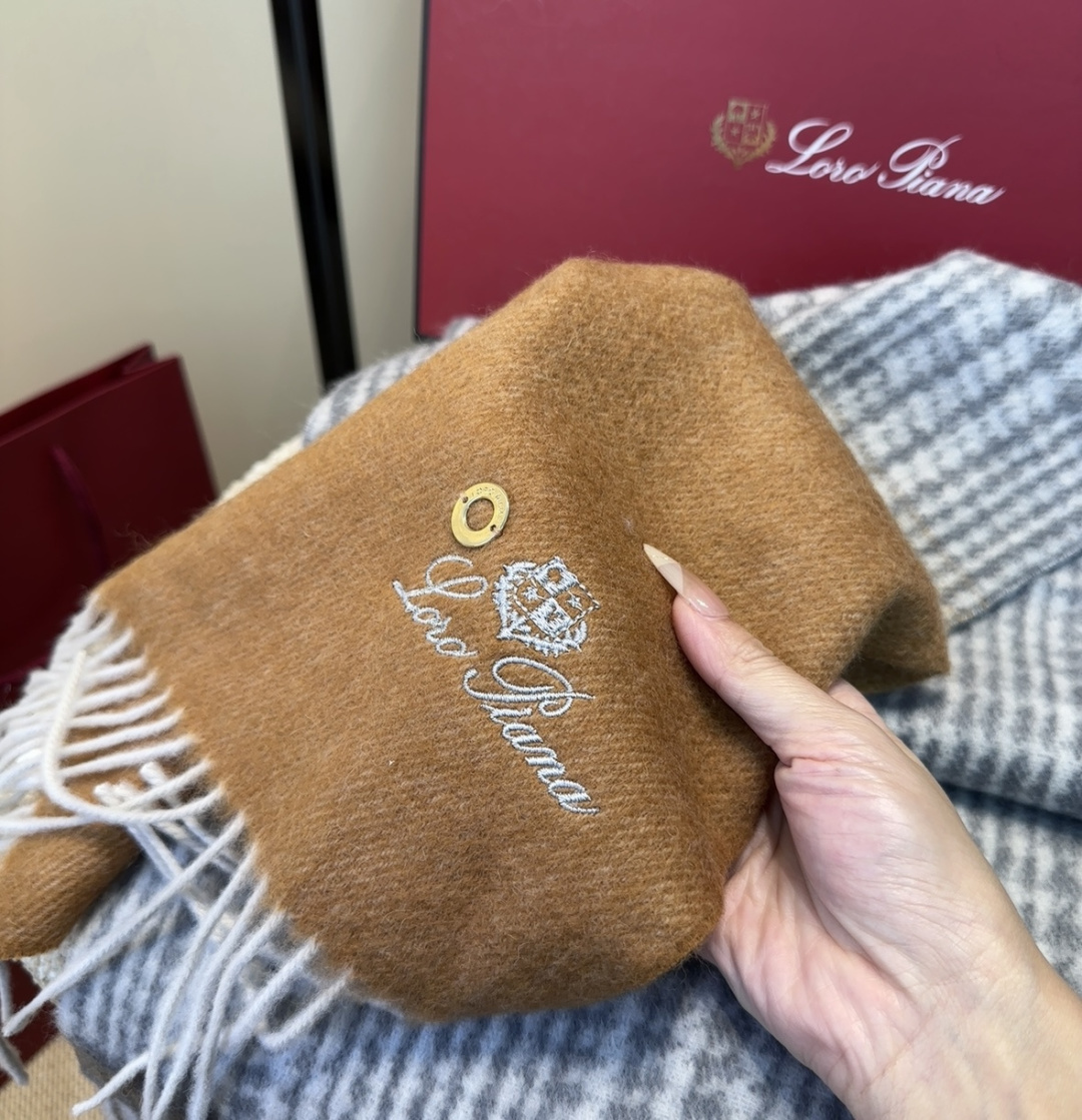 🆕Loro Piana · 【贸易公司尾单，极品山羊绒围巾披肩】送人自留都太高大上了😍重磅上新，爆款爆款，渠道极品硬货～
