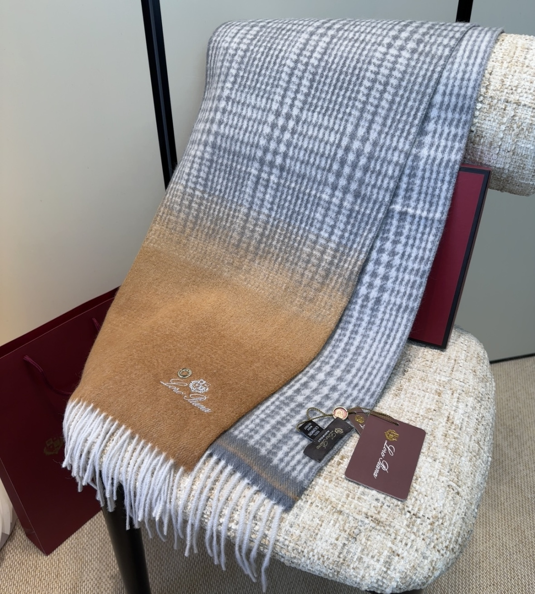 🆕Loro Piana · 【贸易公司尾单，极品山羊绒围巾披肩】送人自留都太高大上了😍重磅上新，爆款爆款，渠道极品硬货～