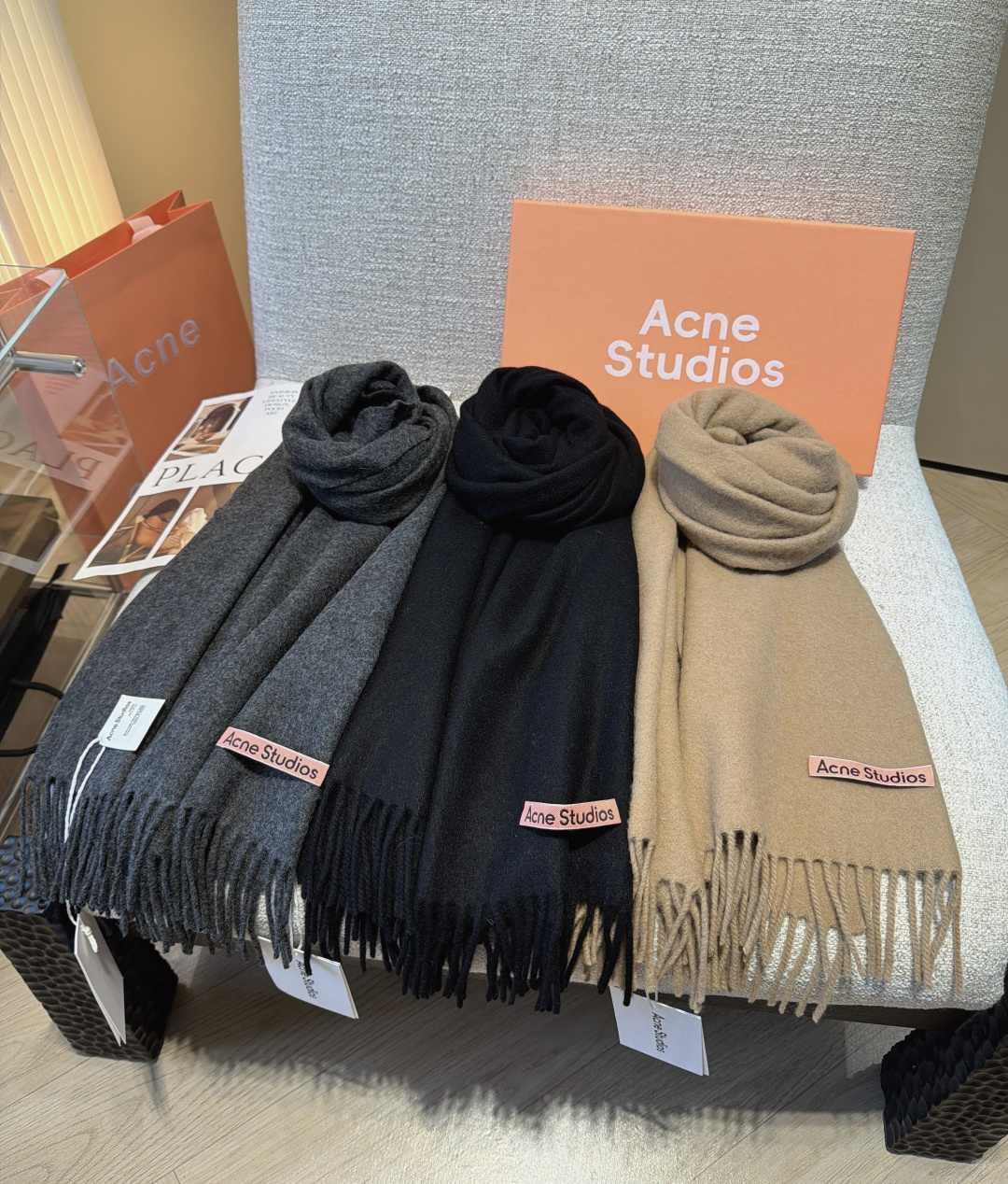 Acne 主打的系列~今年这个真是红啊~时髦气质的代名词‼️♥️自带高级气场‼️软软糯糯厚实温暖‼️再来说下配色和工艺吧 Acne 主打的系列~今年这个真是红啊~时髦气质的代名词‼️♥️自带高级气场‼️软软糯糯厚实温暖‼️再来说下配色和工艺吧