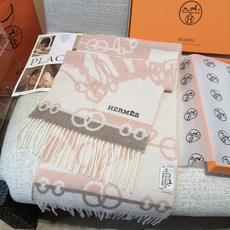 Hermes · 爱马仕,难得一见的温柔配色,低调又不失优雅❗️】重点推荐❗️双边配色,一条围巾两种风格搭配,高级舒适时 Hermes · 爱马仕,难得一见的温柔配色,低调又不失优雅❗️】重点推荐❗️双边配色,一条围巾两种风格搭配,高级舒适时