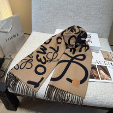 Loewe手写logo字母双面涂鸦围巾,我真的太喜欢了,一款现在不买冬天绝对买不到的围巾,这款绝对百搭,妥妥的站稳c位, Loewe手写logo字母双面涂鸦围巾,我真的太喜欢了,一款现在不买冬天绝对买不到的围巾,这款绝对百搭,妥妥的站稳c位,