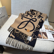 Loewe手写logo字母双面涂鸦围巾,我真的太喜欢了,一款现在不买冬天绝对买不到的围巾,这款绝对百搭,妥妥的站稳c位, Loewe手写logo字母双面涂鸦围巾,我真的太喜欢了,一款现在不买冬天绝对买不到的围巾,这款绝对百搭,妥妥的站稳c位,