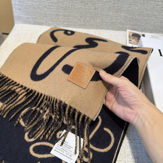 Loewe手写logo字母双面涂鸦围巾,我真的太喜欢了,一款现在不买冬天绝对买不到的围巾,这款绝对百搭,妥妥的站稳c位, Loewe手写logo字母双面涂鸦围巾,我真的太喜欢了,一款现在不买冬天绝对买不到的围巾,这款绝对百搭,妥妥的站稳c位,