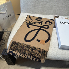 Loewe手写logo字母双面涂鸦围巾,我真的太喜欢了,一款现在不买冬天绝对买不到的围巾,这款绝对百搭,妥妥的站稳c位, Loewe手写logo字母双面涂鸦围巾,我真的太喜欢了,一款现在不买冬天绝对买不到的围巾,这款绝对百搭,妥妥的站稳c位,