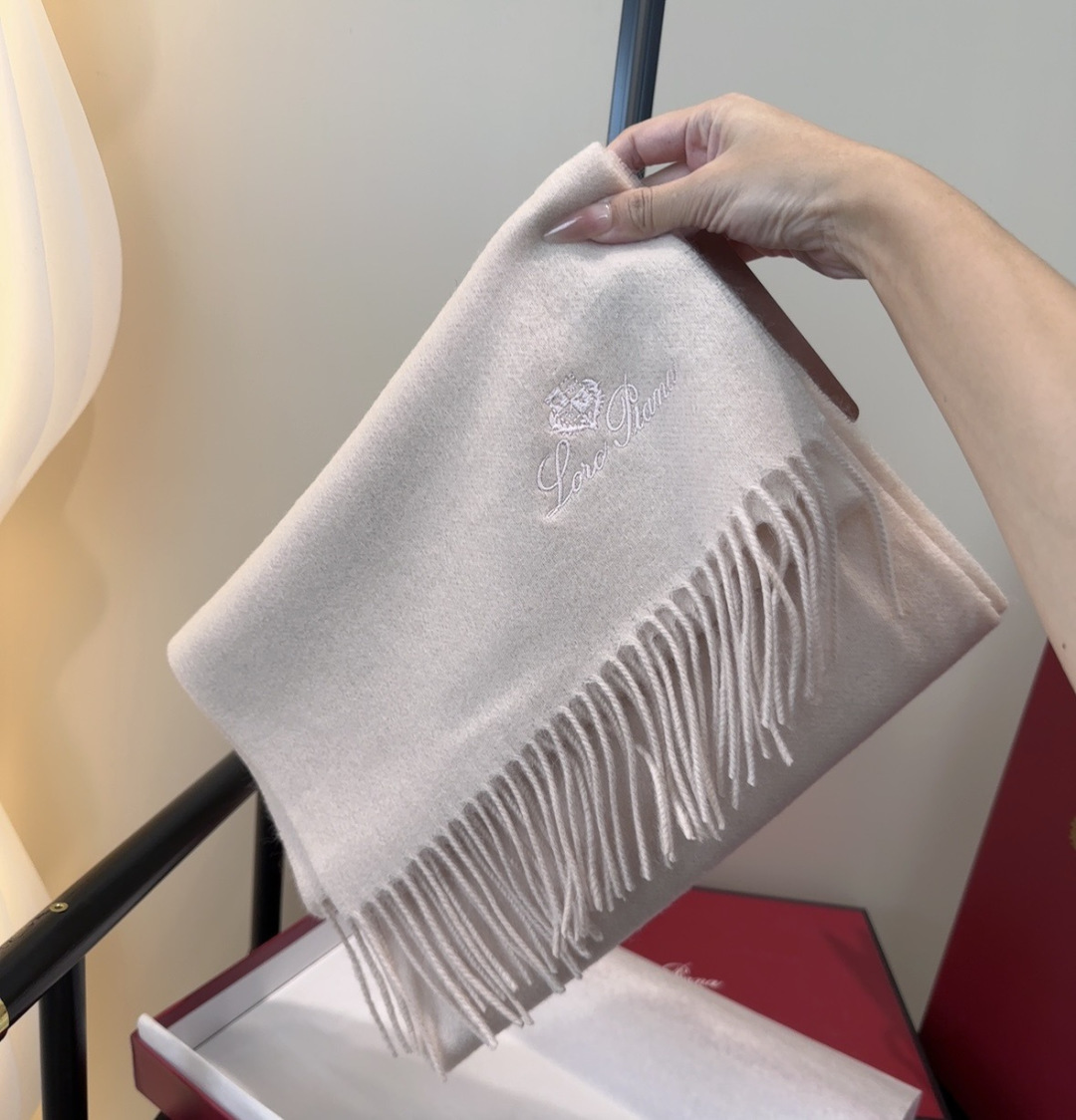 🆕Loro Piana · 【贸易公司尾单，极品山羊绒围巾披肩】送人自留都太高大上了😍重磅上新，爆款爆款，渠道极品硬货～