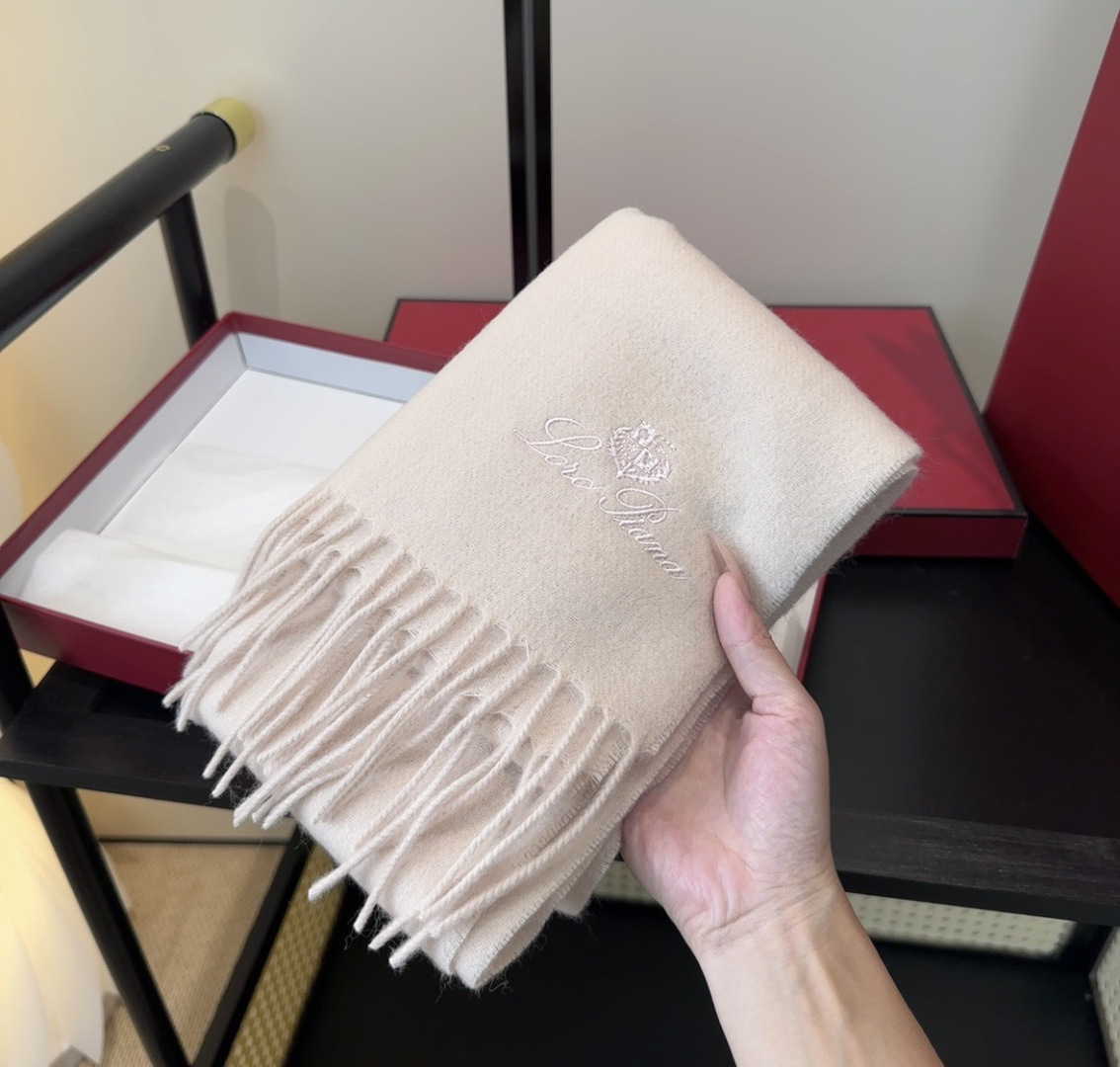🆕Loro Piana · 【贸易公司尾单，极品山羊绒围巾披肩】送人自留都太高大上了😍重磅上新，爆款爆款，渠道极品硬货～