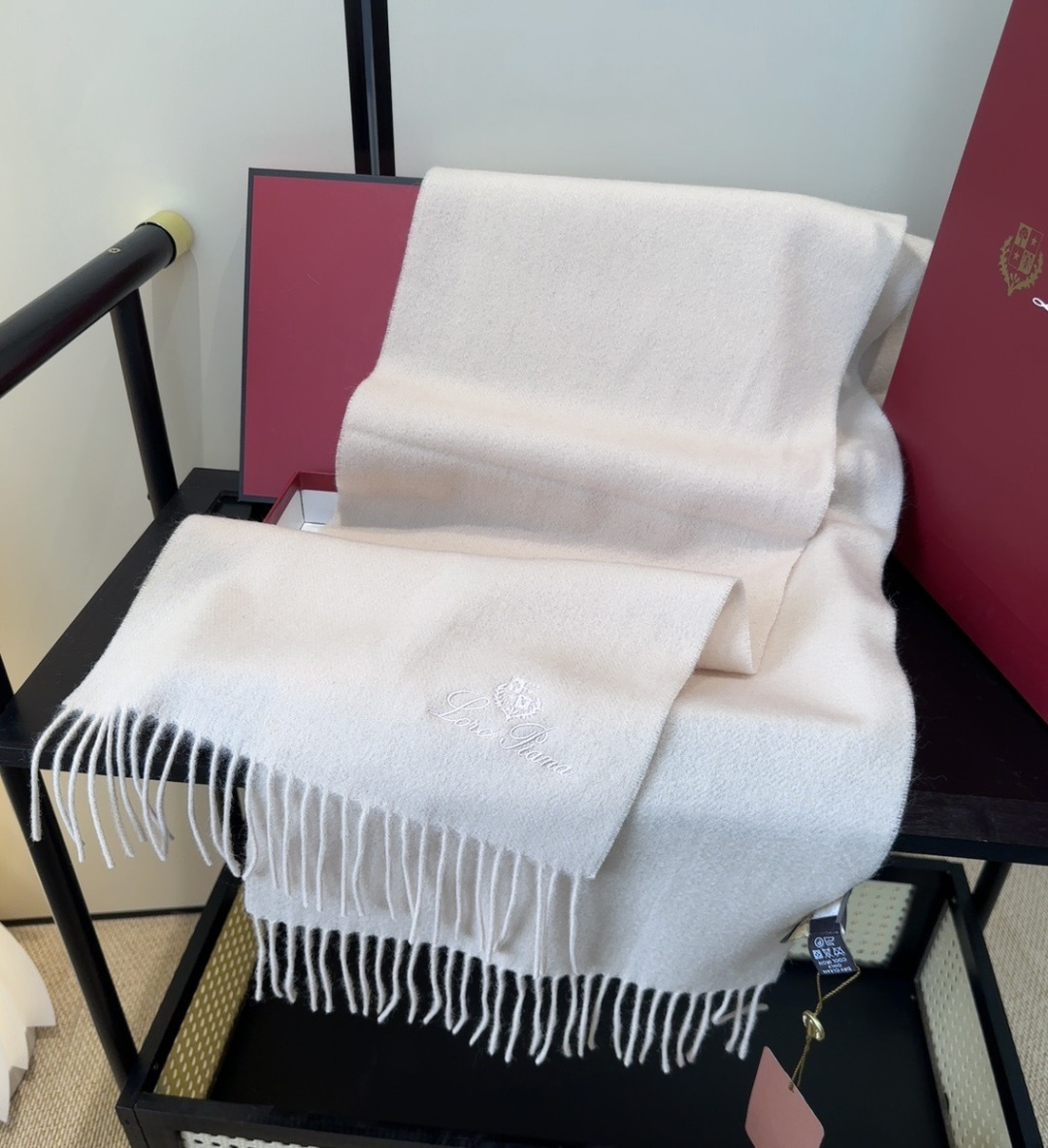 🆕Loro Piana · 【贸易公司尾单，极品山羊绒围巾披肩】送人自留都太高大上了😍重磅上新，爆款爆款，渠道极品硬货～