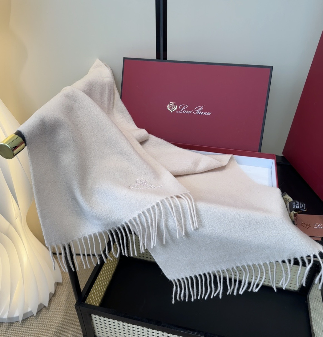 🆕Loro Piana · 【贸易公司尾单，极品山羊绒围巾披肩】送人自留都太高大上了😍重磅上新，爆款爆款，渠道极品硬货～