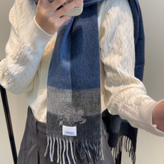 Burberry · 巴宝莉围巾❗️好看的要疯掉了,太有型太有魅力了❗️❗️非常斯文时尚的秋冬单品!真的很喜欢,非常Cl Burberry · 巴宝莉围巾❗️好看的要疯掉了,太有型太有魅力了❗️❗️非常斯文时尚的秋冬单品!真的很喜欢,非常Cl