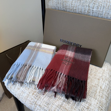 Burberry · 巴宝莉格子围巾❗️好看的要疯掉了,太有型太有魅力了❗️❗️非常斯文时尚的秋冬单品!真的很喜欢,非常 Burberry · 巴宝莉格子围巾❗️好看的要疯掉了,太有型太有魅力了❗️❗️非常斯文时尚的秋冬单品!真的很喜欢,非常