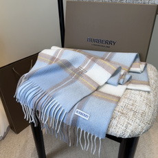 Burberry · 巴宝莉格子围巾❗️好看的要疯掉了,太有型太有魅力了❗️❗️非常斯文时尚的秋冬单品!真的很喜欢,非常 Burberry · 巴宝莉格子围巾❗️好看的要疯掉了,太有型太有魅力了❗️❗️非常斯文时尚的秋冬单品!真的很喜欢,非常