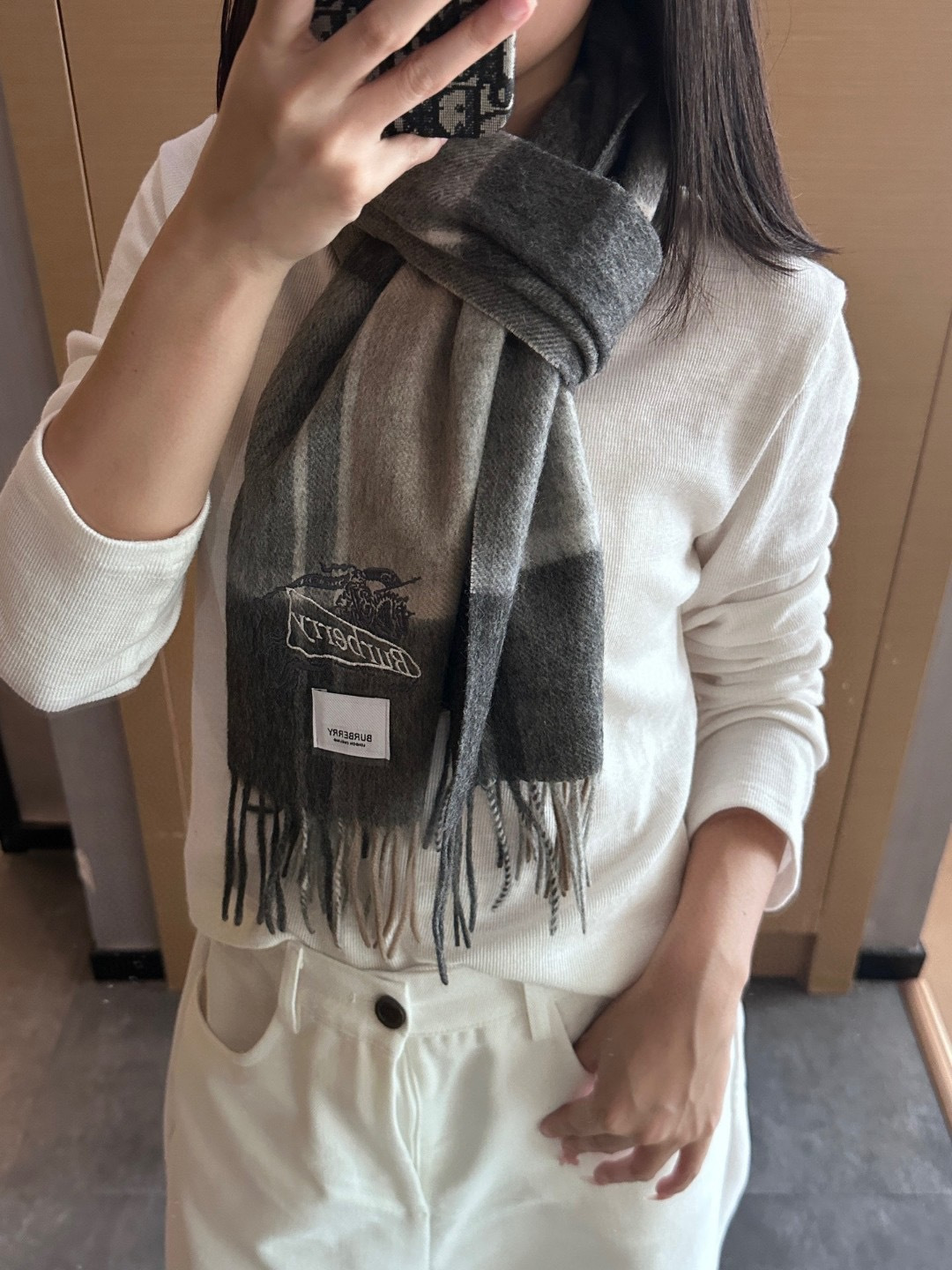 Burberry · 巴宝莉格子围巾❗️好看的要疯掉了，太有型太有魅力了❗️❗️非常斯文时尚的秋冬单品！真的很喜欢，非常