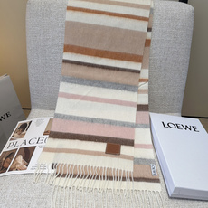 【▪Loewe · 罗意威难得一见的温柔配色,低调又不失优雅❗】重点推荐❗双面配色,一条围巾两种风格搭配,高级舒适时髦气 【▪Loewe · 罗意威难得一见的温柔配色,低调又不失优雅❗】重点推荐❗双面配色,一条围巾两种风格搭配,高级舒适时髦气