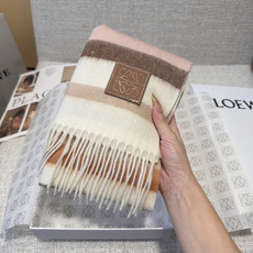 【▪Loewe · 罗意威难得一见的温柔配色,低调又不失优雅❗】重点推荐❗双面配色,一条围巾两种风格搭配,高级舒适时髦气 【▪Loewe · 罗意威难得一见的温柔配色,低调又不失优雅❗】重点推荐❗双面配色,一条围巾两种风格搭配,高级舒适时髦气