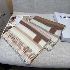 【▪Loewe · 罗意威难得一见的温柔配色,低调又不失优雅❗】重点推荐❗双面配色,一条围巾两种风格搭配,高级舒适时髦气 【▪Loewe · 罗意威难得一见的温柔配色,低调又不失优雅❗】重点推荐❗双面配色,一条围巾两种风格搭配,高级舒适时髦气