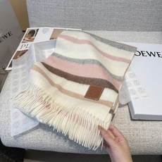 【▪Loewe · 罗意威难得一见的温柔配色,低调又不失优雅❗】重点推荐❗双面配色,一条围巾两种风格搭配,高级舒适时髦气 【▪Loewe · 罗意威难得一见的温柔配色,低调又不失优雅❗】重点推荐❗双面配色,一条围巾两种风格搭配,高级舒适时髦气