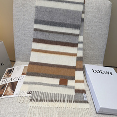 【▪Loewe · 罗意威难得一见的温柔配色,低调又不失优雅❗】重点推荐❗双面配色,一条围巾两种风格搭配,高级舒适时髦气 【▪Loewe · 罗意威难得一见的温柔配色,低调又不失优雅❗】重点推荐❗双面配色,一条围巾两种风格搭配,高级舒适时髦气