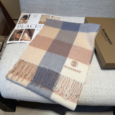 Burberry · 巴宝莉格子围巾❗️好看的要疯掉了,太有型太有魅力了❗️❗️非常斯文时尚的秋冬单品!真的很喜欢,非常 Burberry · 巴宝莉格子围巾❗️好看的要疯掉了,太有型太有魅力了❗️❗️非常斯文时尚的秋冬单品!真的很喜欢,非常