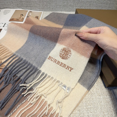 Burberry · 巴宝莉格子围巾❗️好看的要疯掉了,太有型太有魅力了❗️❗️非常斯文时尚的秋冬单品!真的很喜欢,非常 Burberry · 巴宝莉格子围巾❗️好看的要疯掉了,太有型太有魅力了❗️❗️非常斯文时尚的秋冬单品!真的很喜欢,非常