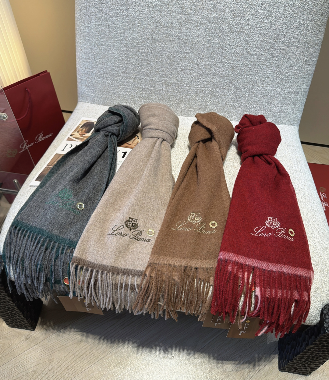 🆕Loro Piana · 【贸易公司尾单，极品山羊绒围巾披肩】送人自留都太高大上了😍重磅上新，爆款爆款，渠道极品硬货～