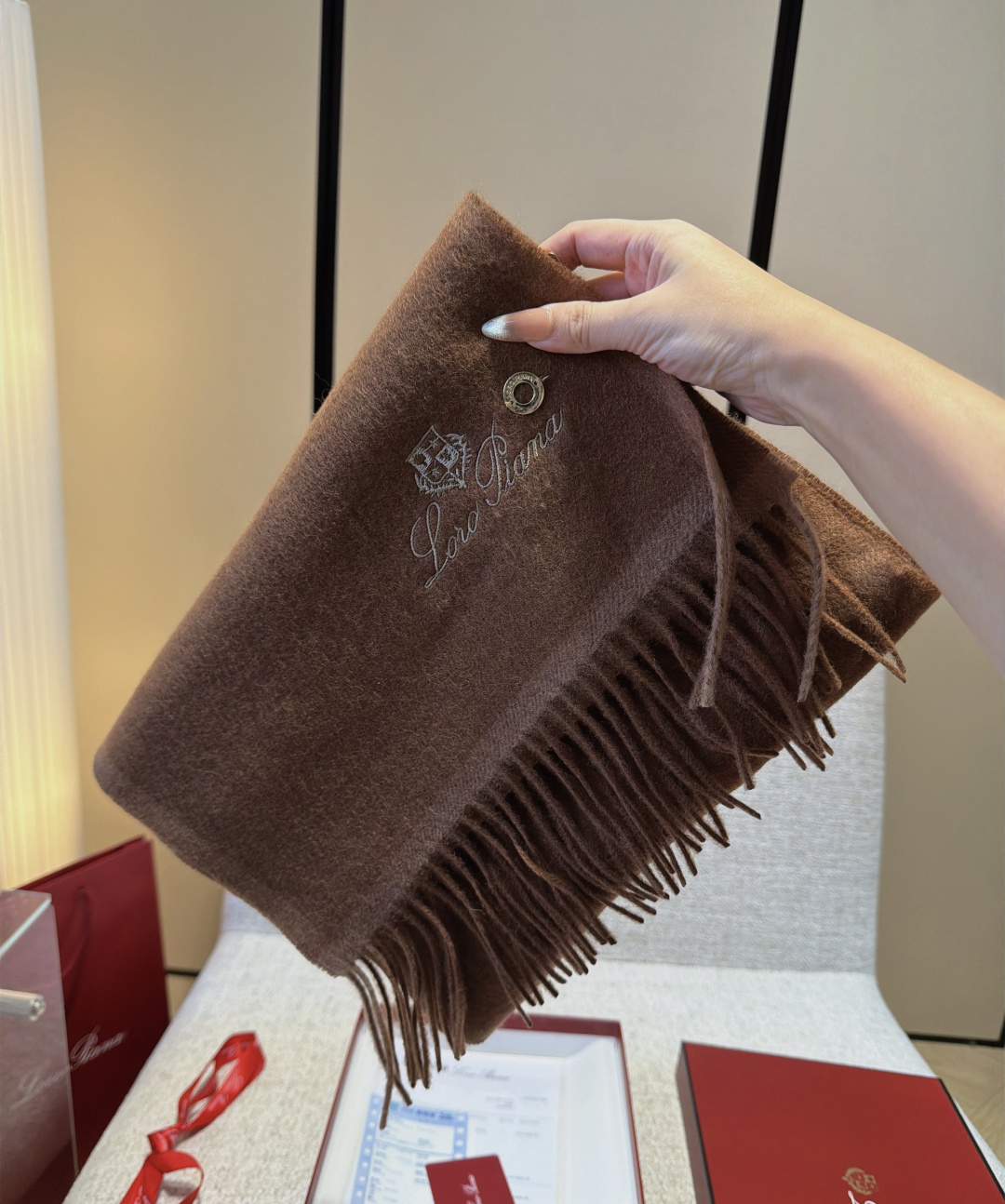 🆕Loro Piana · 【贸易公司尾单，极品山羊绒围巾披肩】送人自留都太高大上了😍重磅上新，爆款爆款，渠道极品硬货～