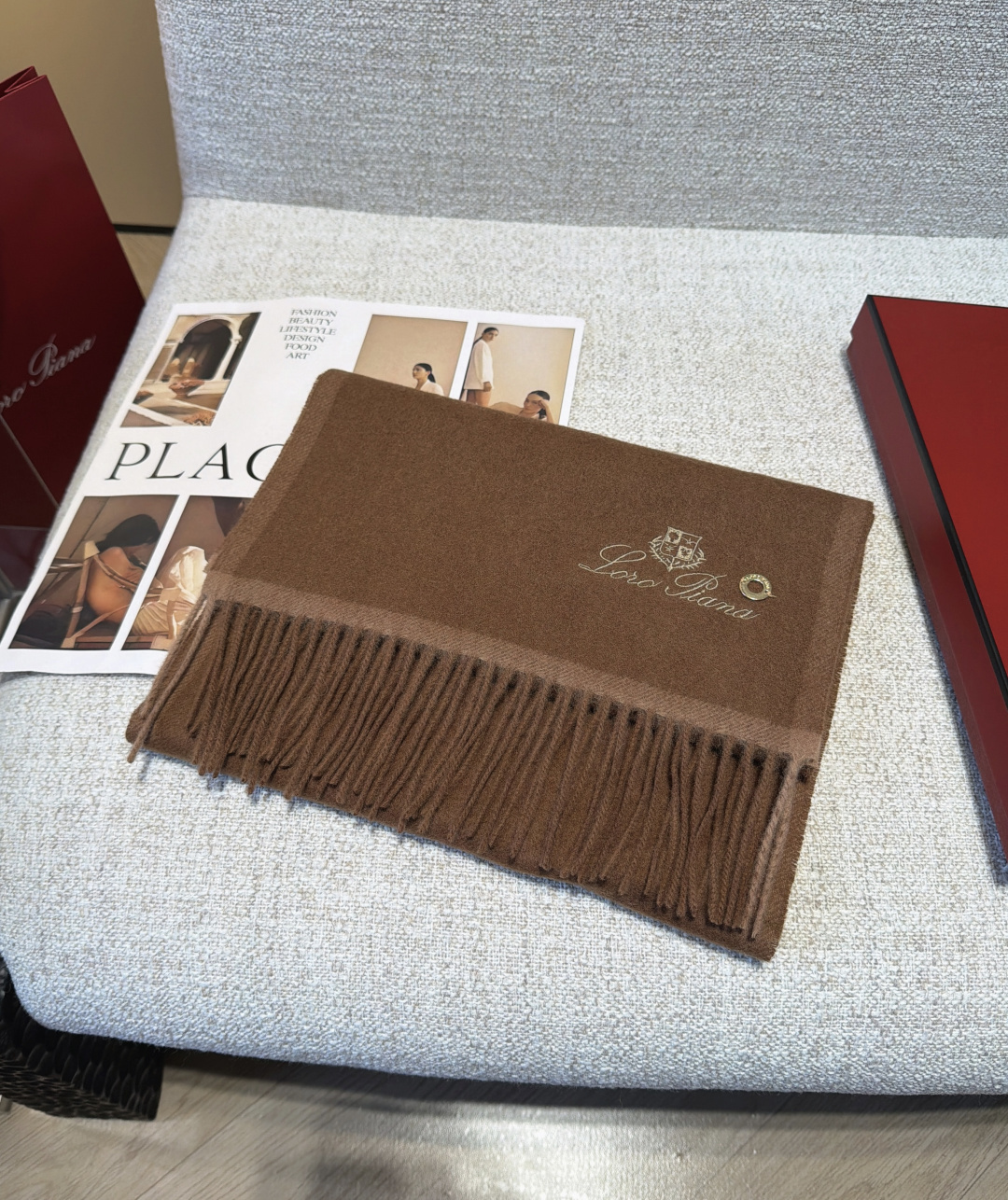 🆕Loro Piana · 【贸易公司尾单，极品山羊绒围巾披肩】送人自留都太高大上了😍重磅上新，爆款爆款，渠道极品硬货～