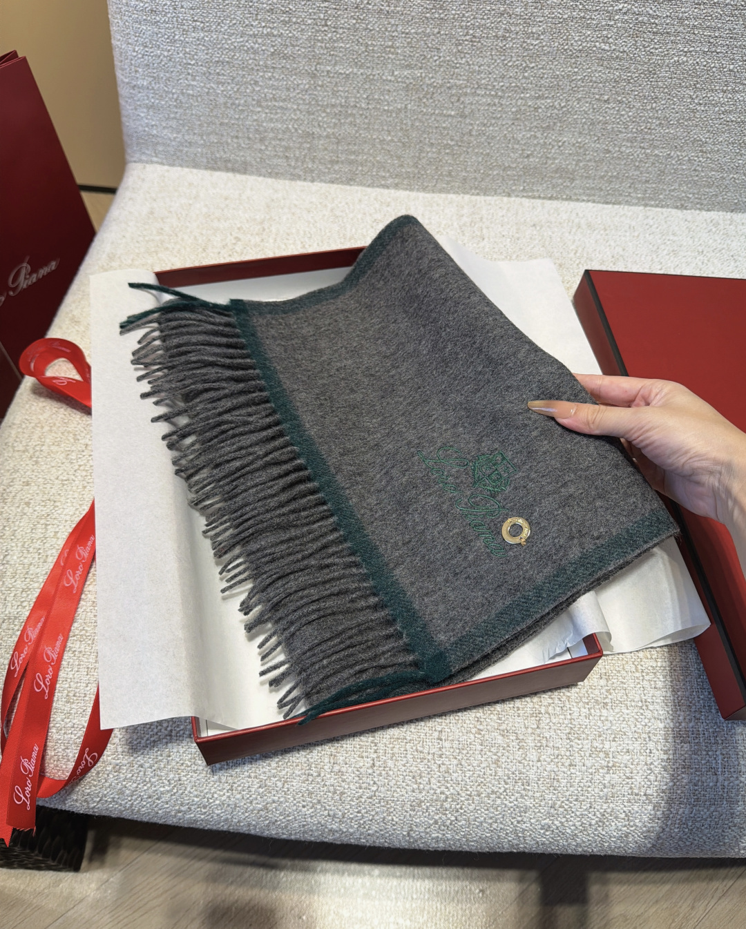 🆕Loro Piana · 【贸易公司尾单,极品山羊绒围巾披肩】送人自留都太高大上了😍重磅上新,爆款爆款,渠道极品硬货~ 🆕Loro Piana · 【贸易公司尾单,极品山羊绒围巾披肩】送人自留都太高大上了😍重磅上新,爆款爆款,渠道极品硬货~