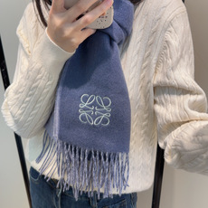 【▪Loewe · 罗意威难得一见的温柔配色,低调又不失优雅❗】重点推荐❗双面配色,一条围巾两种风格搭配,高级舒适时髦气 【▪Loewe · 罗意威难得一见的温柔配色,低调又不失优雅❗】重点推荐❗双面配色,一条围巾两种风格搭配,高级舒适时髦气