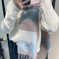 Burberry · 巴宝莉围巾❗️好看的要疯掉了,太有型太有魅力了❗️❗️非常斯文时尚的秋冬单品!真的很喜欢,非常Cl Burberry · 巴宝莉围巾❗️好看的要疯掉了,太有型太有魅力了❗️❗️非常斯文时尚的秋冬单品!真的很喜欢,非常Cl