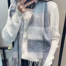 Burberry · 巴宝莉围巾❗️好看的要疯掉了,太有型太有魅力了❗️❗️非常斯文时尚的秋冬单品!真的很喜欢,非常Cl Burberry · 巴宝莉围巾❗️好看的要疯掉了,太有型太有魅力了❗️❗️非常斯文时尚的秋冬单品!真的很喜欢,非常Cl