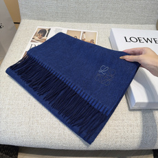 【▪Loewe · 罗意威难得一见的温柔配色,低调又不失优雅❗】重点推荐❗双面配色,一条围巾两种风格搭配,高级舒适时髦气 【▪Loewe · 罗意威难得一见的温柔配色,低调又不失优雅❗】重点推荐❗双面配色,一条围巾两种风格搭配,高级舒适时髦气