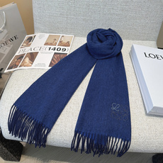 【▪Loewe · 罗意威难得一见的温柔配色,低调又不失优雅❗】重点推荐❗双面配色,一条围巾两种风格搭配,高级舒适时髦气 【▪Loewe · 罗意威难得一见的温柔配色,低调又不失优雅❗】重点推荐❗双面配色,一条围巾两种风格搭配,高级舒适时髦气