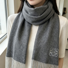 【▪Loewe · 罗意威难得一见的温柔配色,低调又不失优雅❗】重点推荐❗双面配色,一条围巾两种风格搭配,高级舒适时髦气 【▪Loewe · 罗意威难得一见的温柔配色,低调又不失优雅❗】重点推荐❗双面配色,一条围巾两种风格搭配,高级舒适时髦气