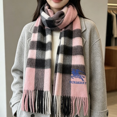 Burberry · 巴宝莉围巾❗️好看的要疯掉了,太有型太有魅力了❗️❗️非常斯文时尚的秋冬单品!真的很喜欢,非常Cl Burberry · 巴宝莉围巾❗️好看的要疯掉了,太有型太有魅力了❗️❗️非常斯文时尚的秋冬单品!真的很喜欢,非常Cl