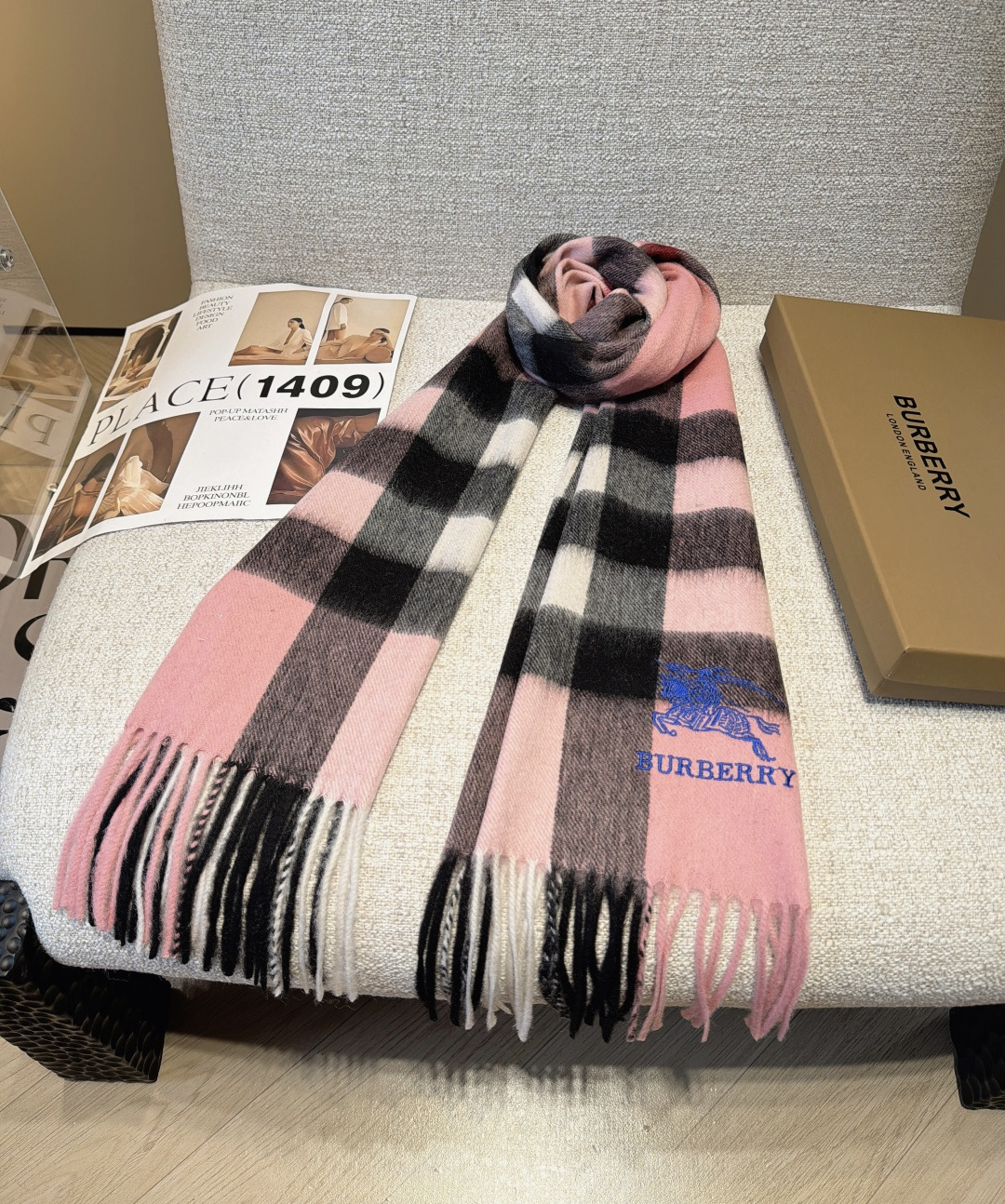 Burberry · 巴宝莉围巾❗️好看的要疯掉了，太有型太有魅力了❗️❗️非常斯文时尚的秋冬单品！真的很喜欢，非常Cl