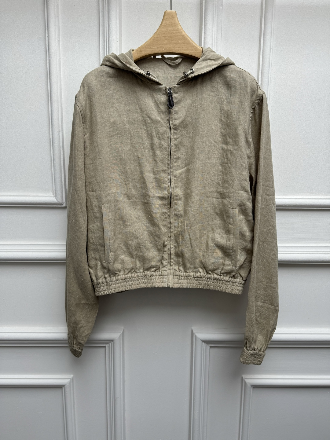 NO:869702,New spring and summer new styles LP cotton and linen hooded short jacket 2026 spring and summer series Hooded zipper design Linen has its own natural texture Casual, fashionable and advanced Customized linen fabric Soft and comfortable Short version The upper body looks slim and elegant Sizes SML, loro piana, jackets & coats, hats,19860909春夏新款上新啦 LP棉麻连帽短外套 2026春夏系列 连帽拉链设计 亚麻自带自然纹理 休闲时髦高级 定制亚麻面料 柔软舒适 短款版型 上身显瘦又气质 尺码SML,,loro piana,jackets & coats,hats,,Women's clothing