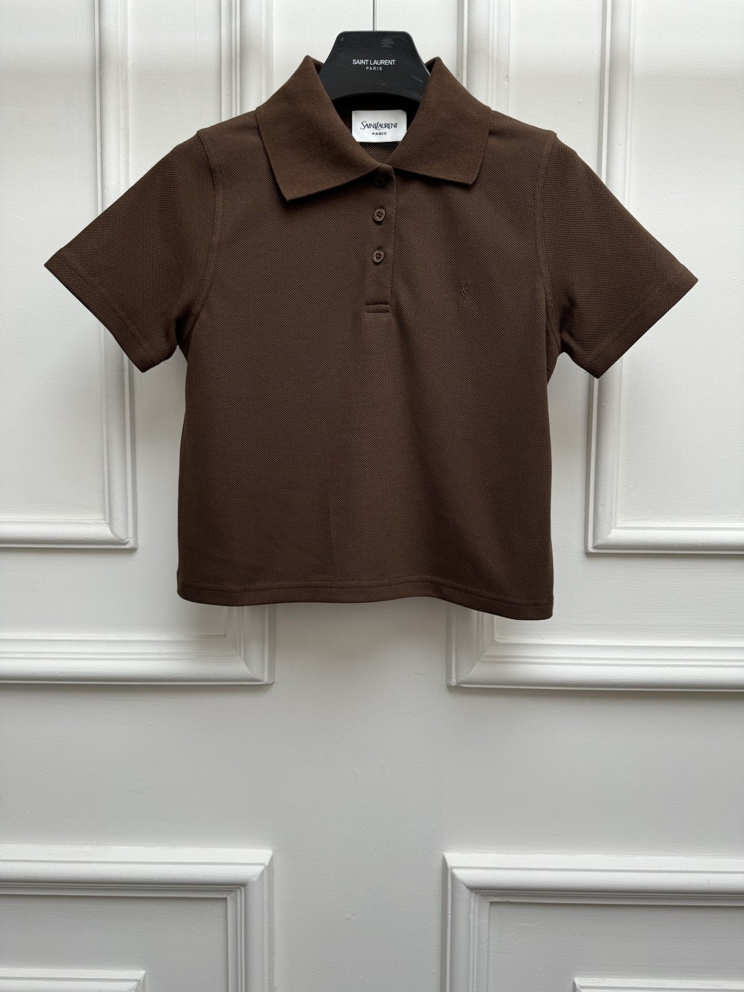 NO:875823,New spring and summer new styles YSL letter embroidered polo short sleeves 2026 spring and summer series Classic polo neckline Logo embroidery pattern embellishment on the chest Retro color matching Fashionable and advanced Customized pique cotton fabric Soft, comfortable and breathable Short version The upper body is slim and elegant Sizes SML, saint laurent, T-shirt,19860909春夏新款上新啦 YSL字母刺绣polo短袖 2026春夏系列 经典polo领领口 胸前logo刺绣图案点缀 配色复古 时髦高级 定制珠地棉面料 柔软舒适透气 短款版型 上身显瘦又气质 尺码SML,,saint laurent,T-shirt,,Women's clothing
