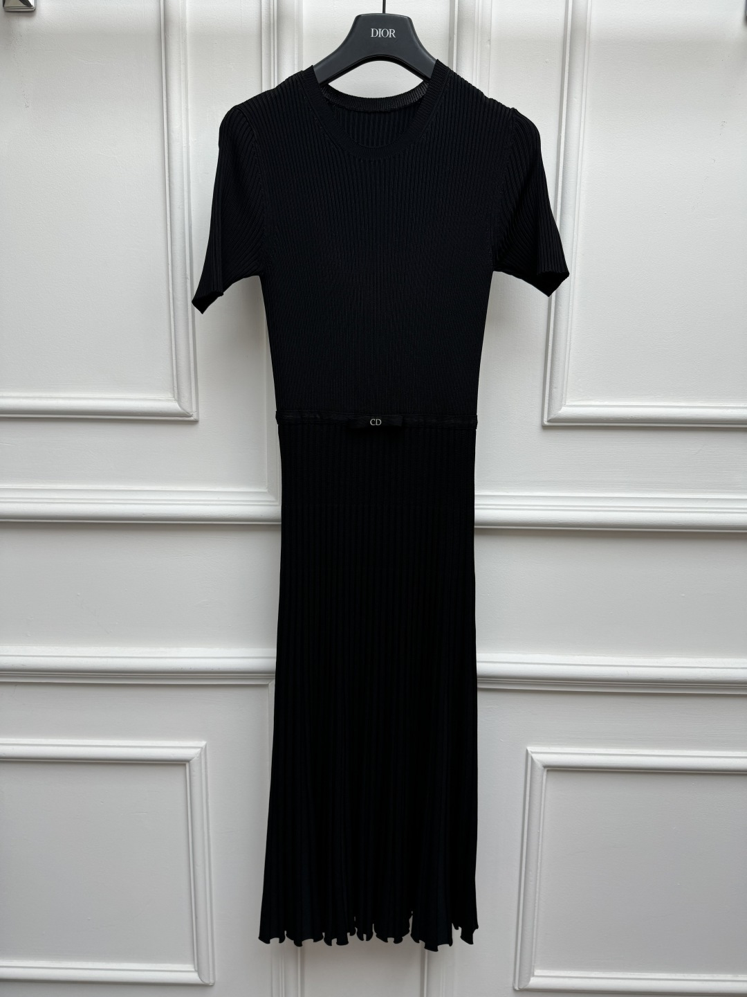 NO:878106,New spring and summer styles are available. D family vertical pit dress 2026 spring and summer series. Round neck neckline design. CD bow decoration on the waist. Vertical pit texture. Simple and advanced. Customized knitted fabric. Soft and comfortable. Stretch slim fit. The upper body is slim and elegant. Sizes SML, dior, skirts,19860909春夏新款上新啦 D家竖坑条连衣裙 2026春夏系列 圆领领口设计 腰部CD蝴蝶结装饰点缀 竖坑条纹理 简约高级 定制针织面料 柔软舒适 弹力修身版型 上身显瘦又气质 尺码SML,,dior,skirts,,Women's clothing