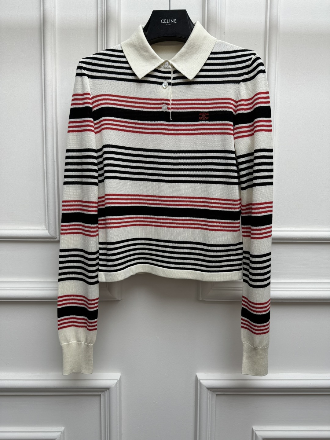 NO:878992,Spring and summer new styles are available. CL striped knitted polo shirt 2026 spring and summer series. Classic polo neckline. Pink and green striped color. Arc de Triomphe logo embroidery embellishment. Fresh and soft. Full of summer atmosphere. Cotton knitted fabric. Soft and comfortable. Short version. Size SML,,19860909春夏新款上新啦 CL条纹针织polo衫 2026春夏系列 经典polo领领口 粉绿条纹配色 凯旋门logo刺绣点缀 清新柔和 充满夏日氛围 棉质针织面料 柔软舒适 短款版型 尺码SML,,,Women's clothing