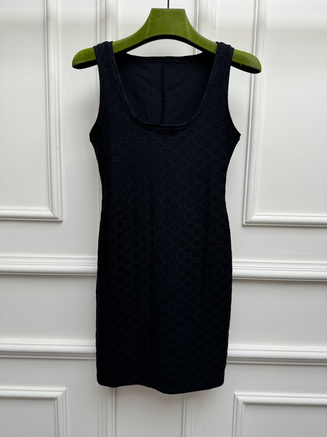 NO:923643,New spring and summer styles are available. G's black jacquard vest dress 2026 spring and summer series. Versatile U-shaped neckline. Classic double G embossed jacquard pattern. Casual and fashionable. Full of high-end feel. Customized knitted fabric. Soft and comfortable. Stretch slim fit. The upper body is slim and elegant. Sizes SML,,gucci,skirts,19860909春夏新款上新啦 G家黑色提花背心裙 2026春夏系列 百搭U字领领口 经典双G压纹提花图案 休闲时髦 高级感十足 定制针织面料 柔软舒适 弹力修身版型 上身显瘦又气质 尺码SML,,gucci,skirts,,Women's clothing