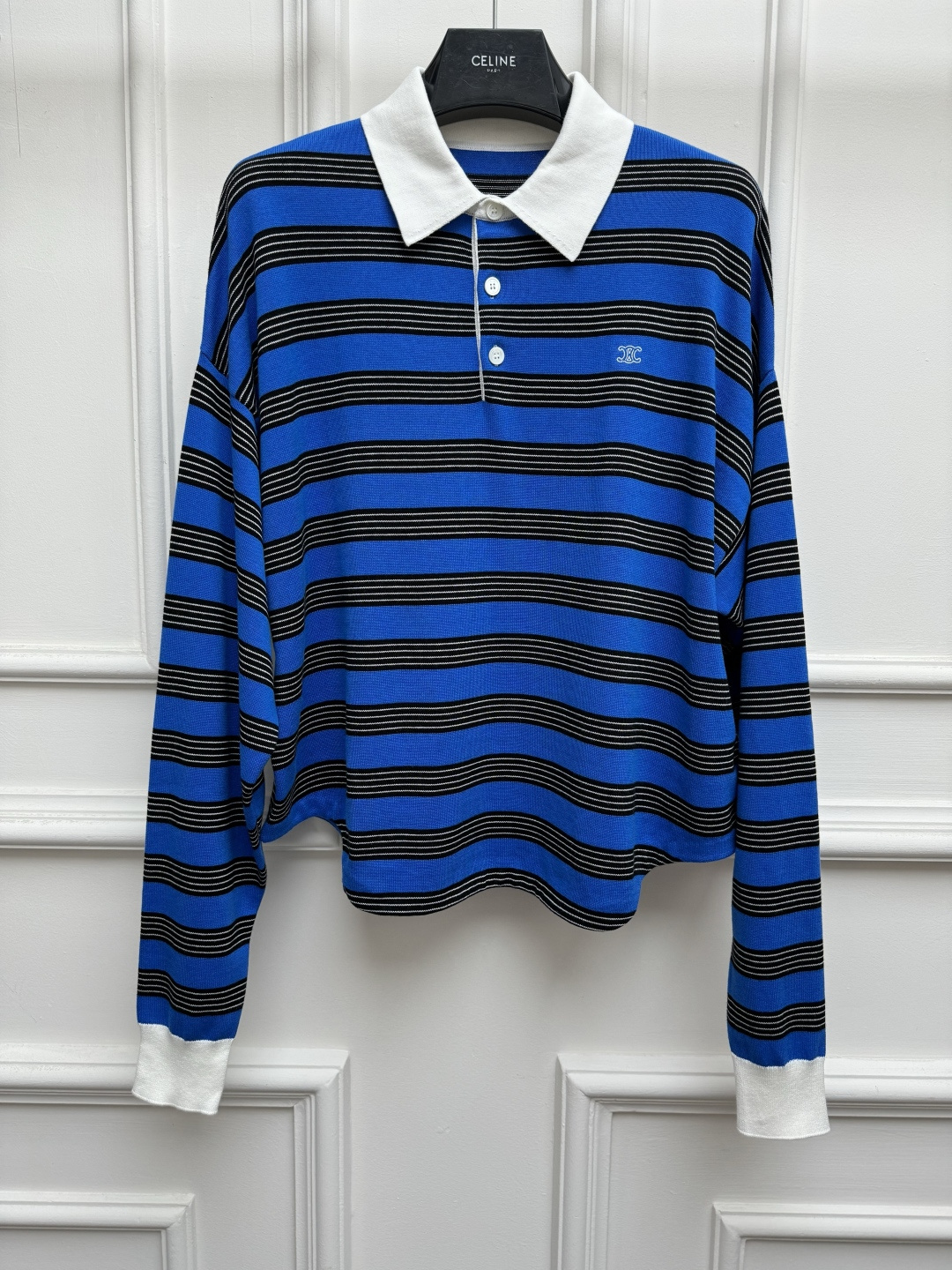 NO:951918,New styles for early autumn CL striped knitted polo shirt 2026 autumn and winter series Classic polo neckline Black and blue striped color Arc de Triomphe logo embroidery embellishment Fresh and age-reducing Cotton knitted fabric Soft and comfortable Loose fit The upper body is slim and versatile Size SML,,19860909早秋新款上新啦 CL条纹针织polo衫 2026秋冬系列 经典polo领领口 黑蓝条纹配色 凯旋门logo刺绣点缀 清新减龄 棉质针织面料 柔软舒适 宽松版型 上身显瘦又百搭 尺码SML,,,Women's clothing