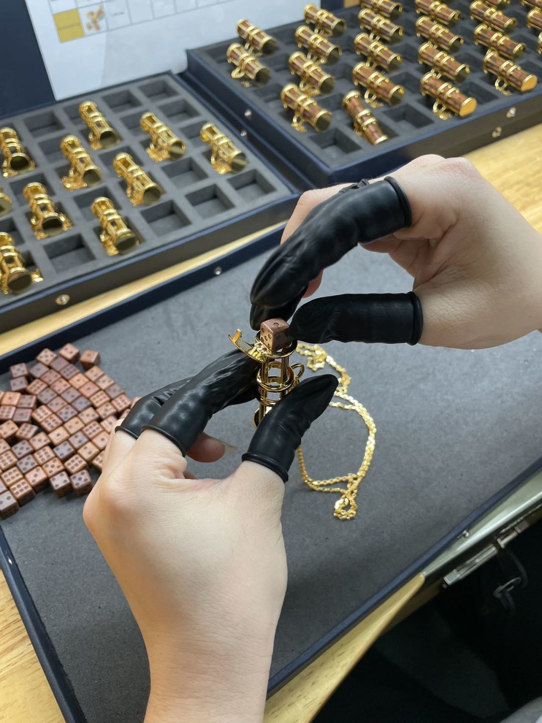 爱马仕 Hermès 高定典藏名品高定成衣时装外套连衣裙衬衫T恤 #23C85C5B 5