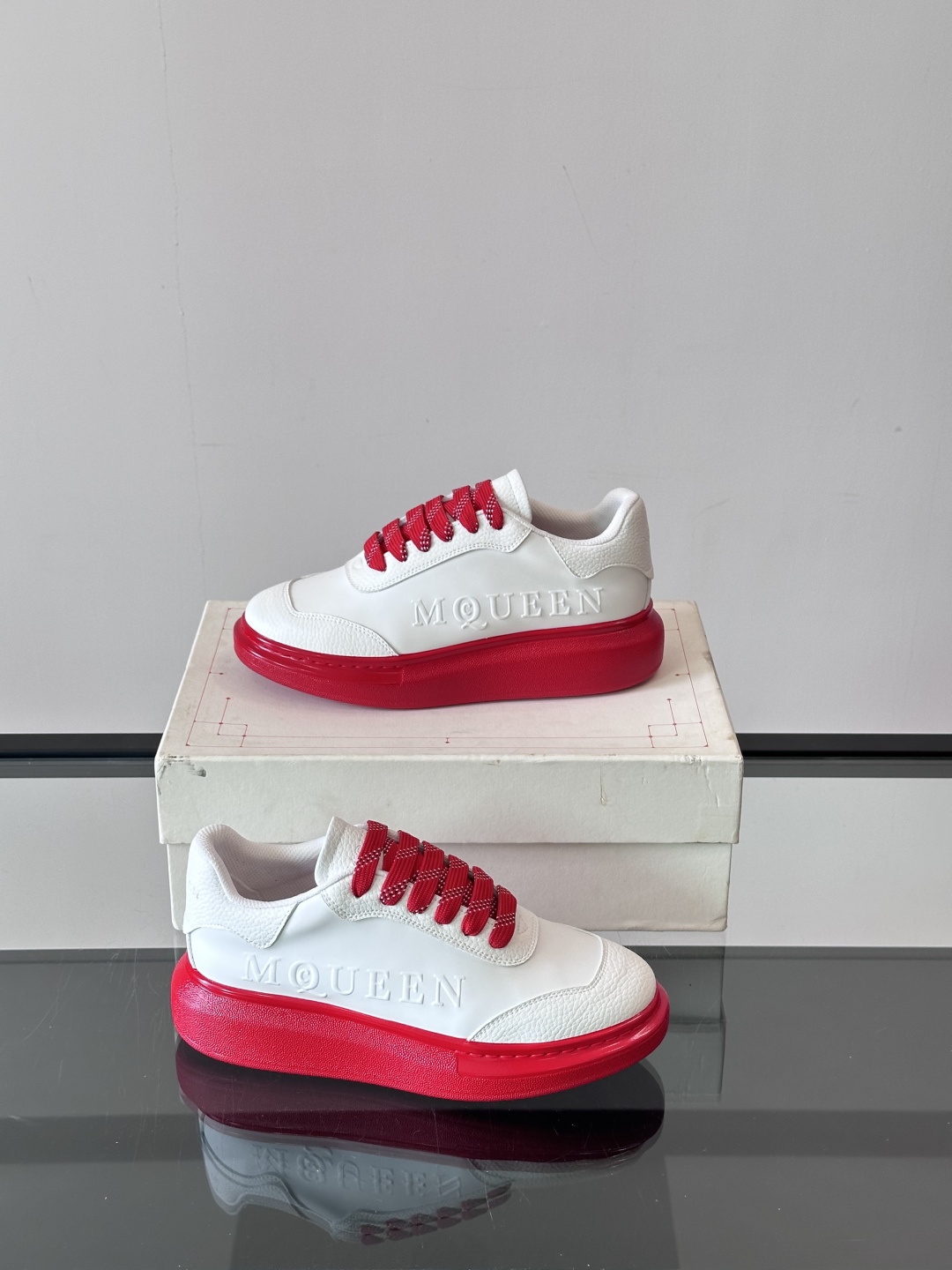 𝐀𝐥𝐞𝐱𝐚𝐧𝐝𝐞𝐫 𝐌𝐜𝐐𝐔𝐄𝐄𝐍亚历山麦昆情侣款‼️ 休闲鞋👟。终极版本 随意PK柜货 麦昆这鞋款一出