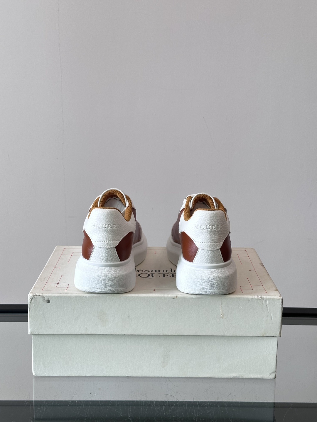𝐀𝐥𝐞𝐱𝐚𝐧𝐝𝐞𝐫 𝐌𝐜𝐐𝐔𝐄𝐄𝐍亚历山麦昆情侣款‼️ 休闲鞋👟。终极版本 随意PK柜货 麦昆这鞋款一出